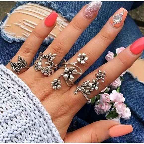4 PC (Women's)-(Floral Ring Set)-(Silver)-(New)-(Ring Sizes Pitured)-$30.00 - Picture 5 of 5